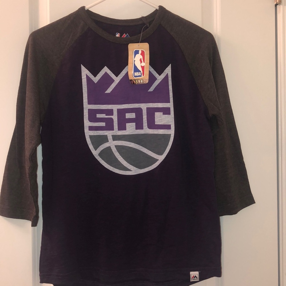 Sacramento basketball tee